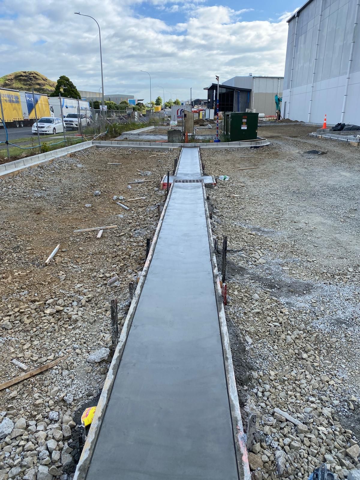 Dish channel pouring